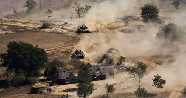 Hai can cu khong quan cua Myanmar bi tap kich hinh anh