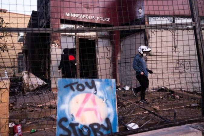 Dot don canh sat o My, thanh nien bi phat 12 trieu USD hinh anh