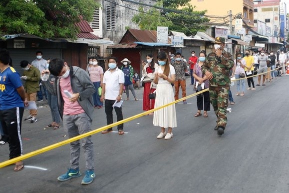 Pho canh sat tinh o Campuchia qua doi vi Covid-19 hinh anh