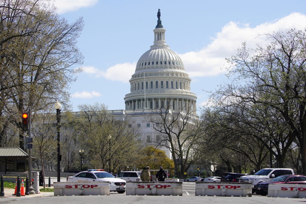 Canh sat My ra lenh so tan Dien Capitol hinh anh