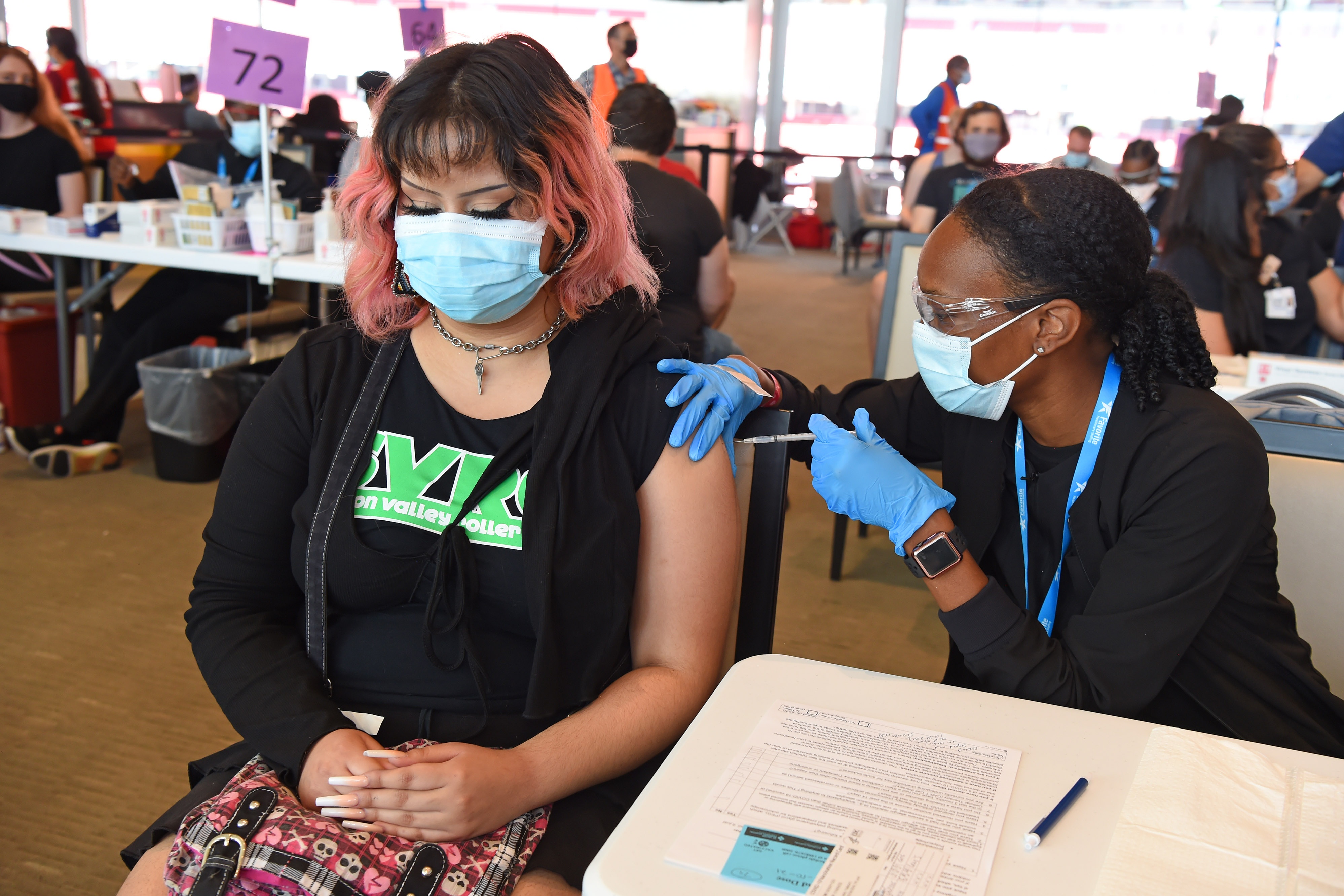 California chi hon 116 trieu USD thuong cho nguoi tiem vaccine hinh anh