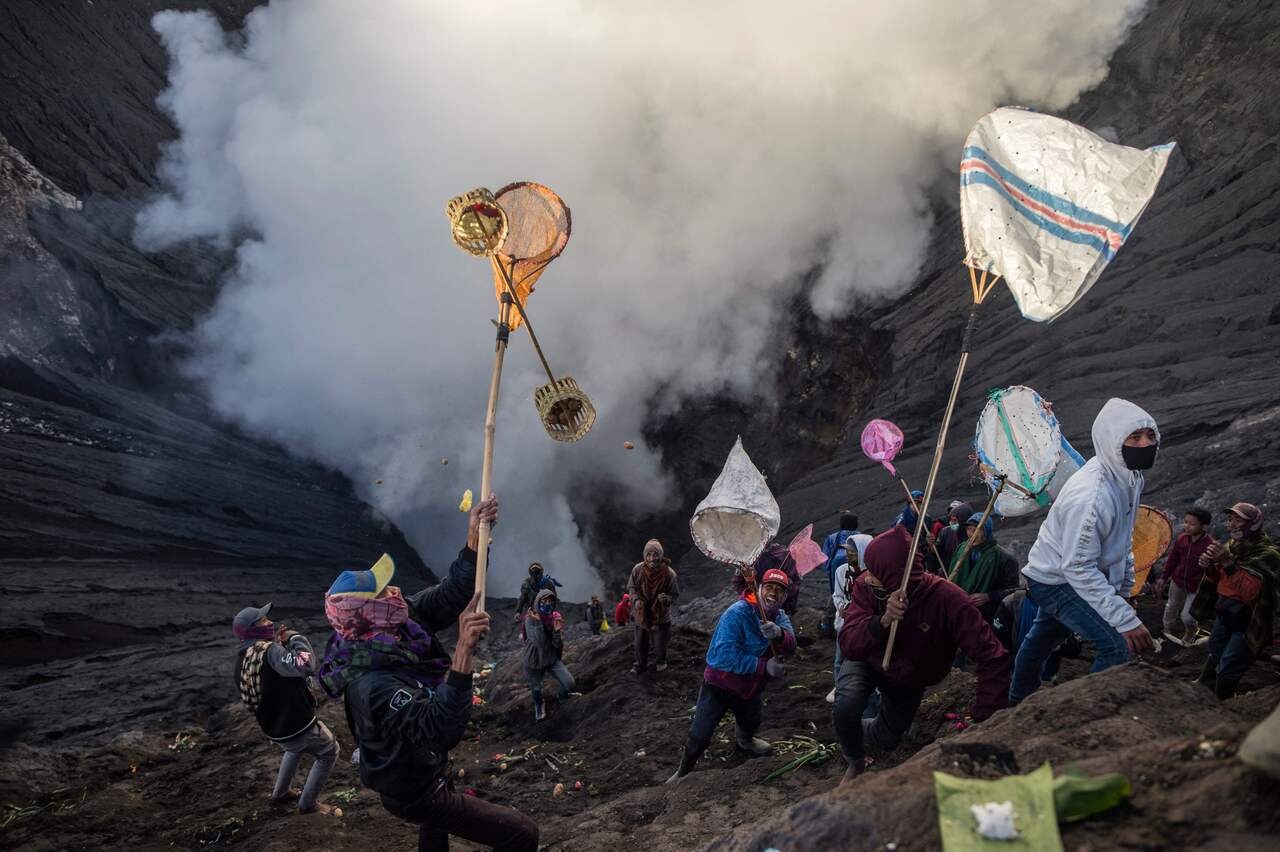 nghi thuc hien te thuc an cho nui lua cua nguoi indonesia anh 2