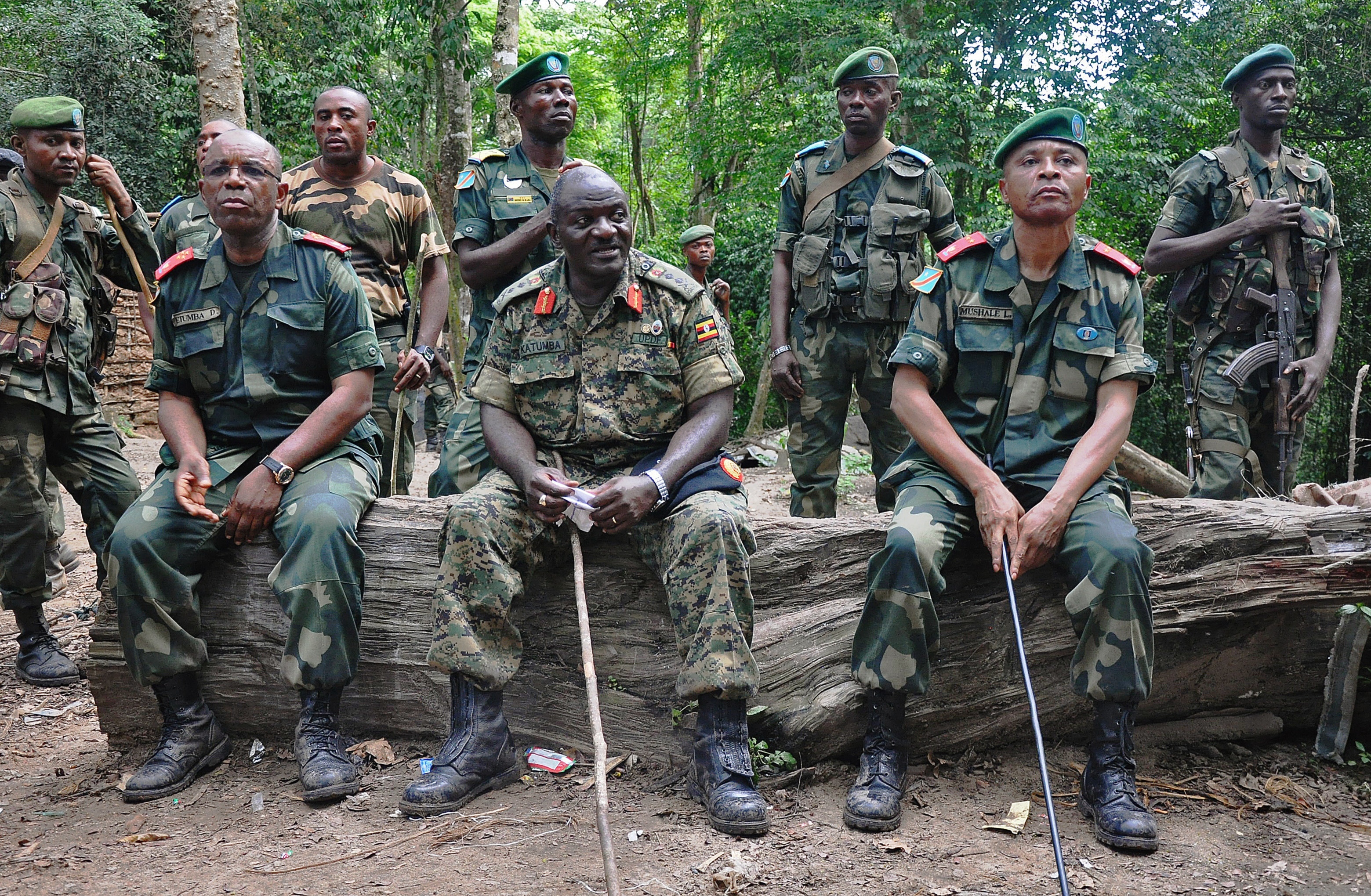 tuong Uganda thoat chet anh 1