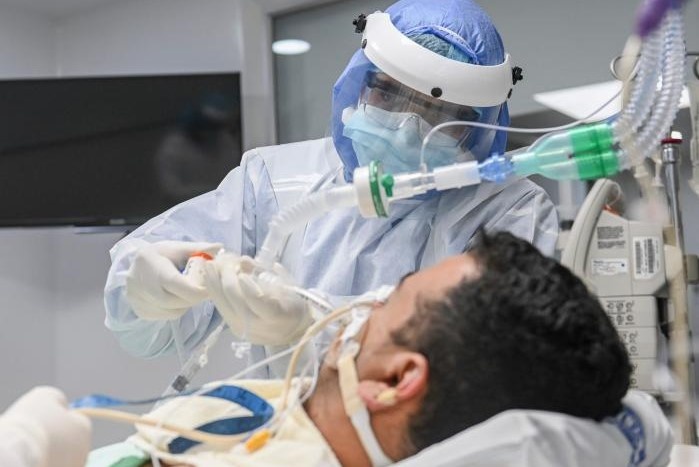 So nguoi chet vi Covid-19 o Colombia vuot moc 100.000 hinh anh