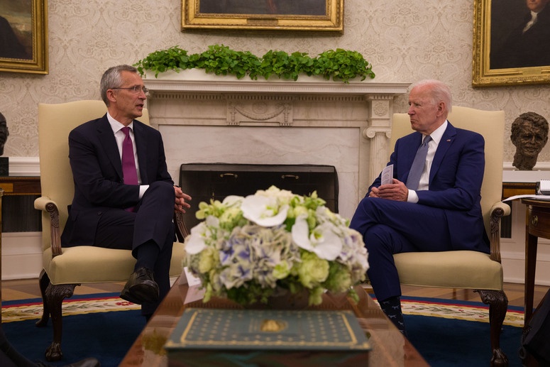 Tong thong My gap Thu ky Nato anh 1