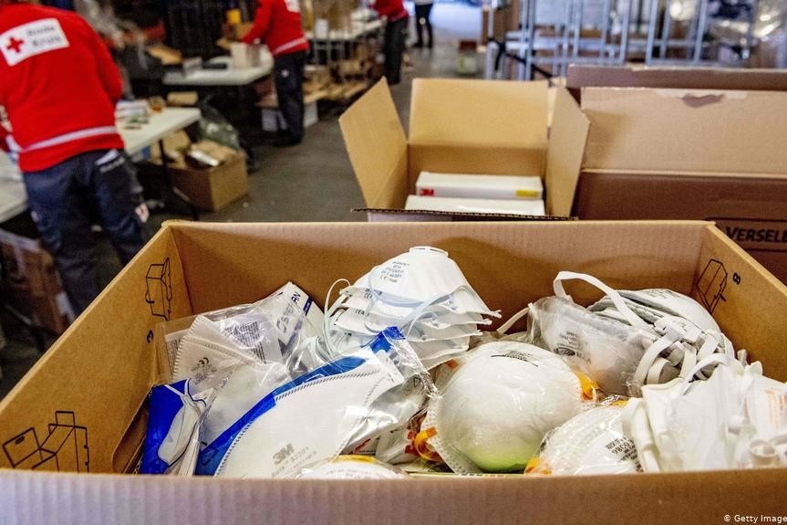 Ba nguoi Ha Lan bo tui 24 trieu USD trong vu mua khau trang Trung Quoc hinh anh