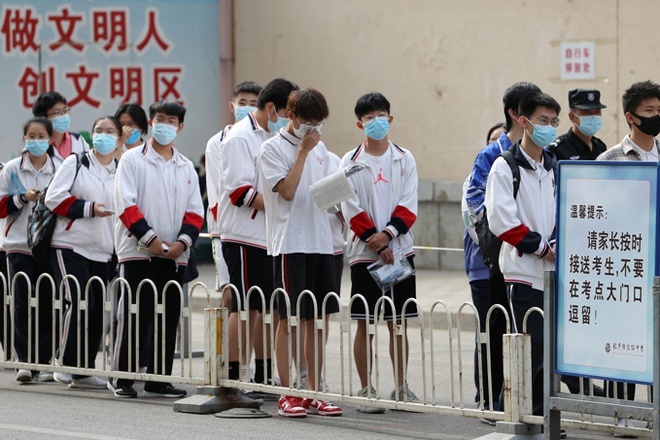 thi dai hoc trong khu cach ly anh 1