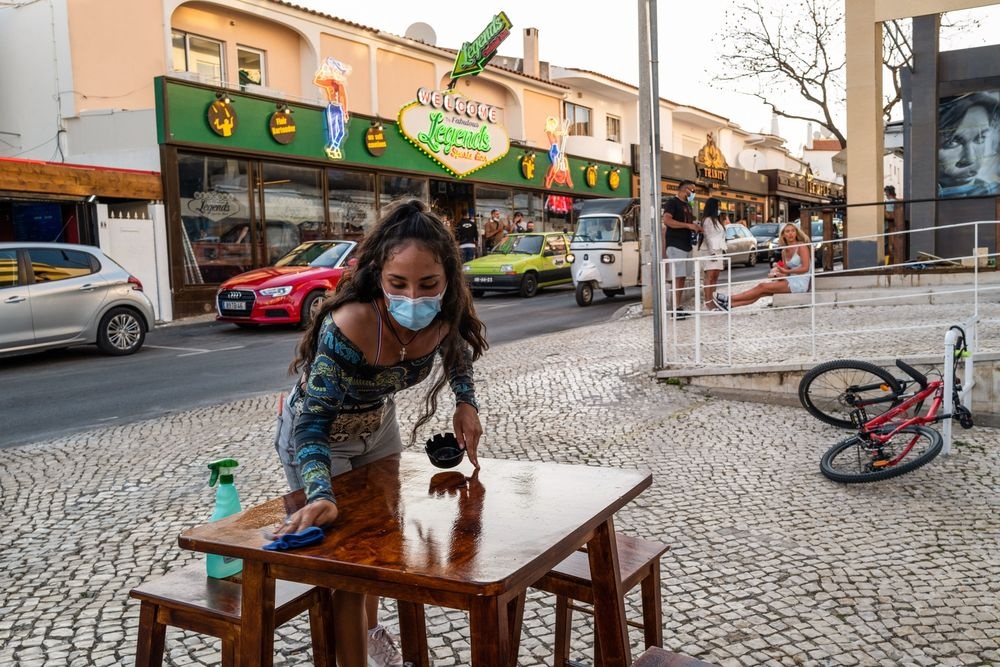 dich Covid-19 tai chau Au anh 2