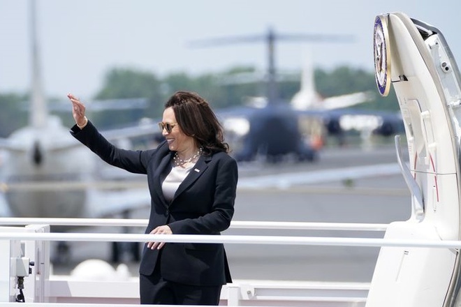 hon loan tai van phong pho tong thong Kamala Harris anh 4