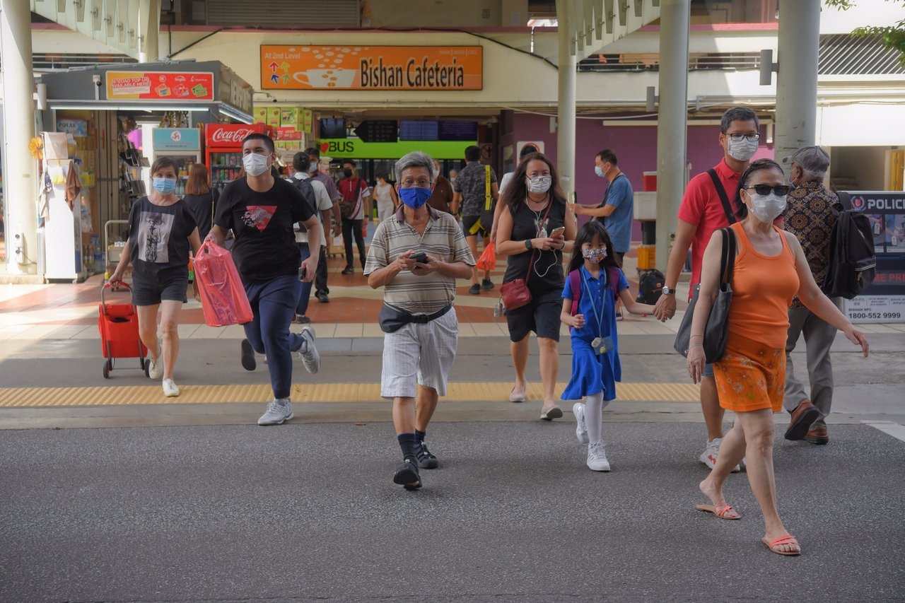 singapore song chung voi Covid-19 anh 1