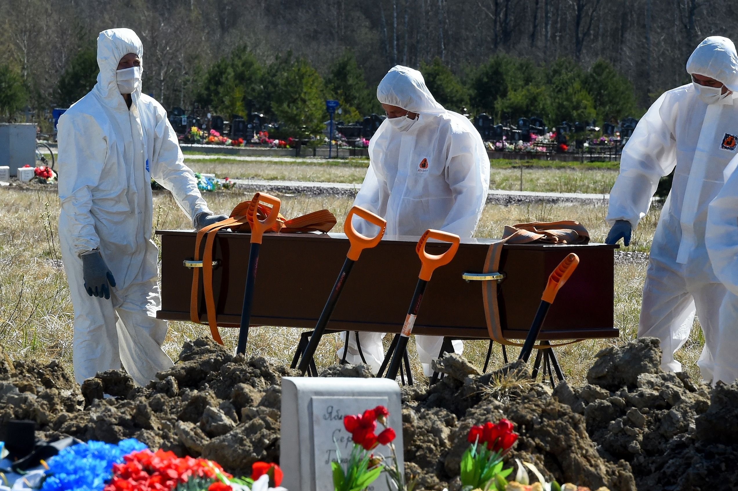 Nga ghi nhan ky luc so nguoi chet vi Covid-19 ngay thu 5 lien tiep hinh anh
