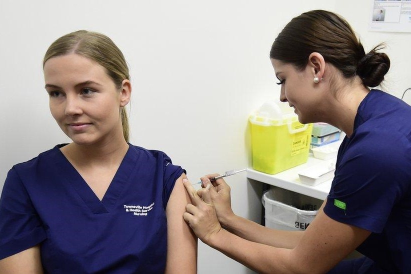 Canh bac vaccine cua Australia phan tac dung? hinh anh