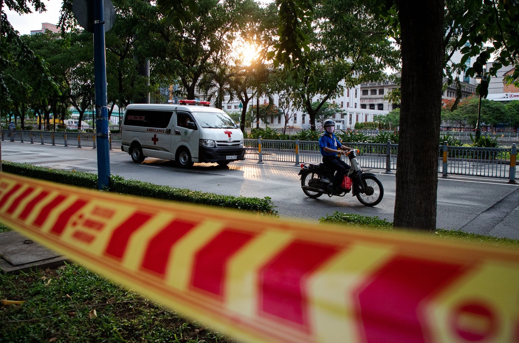 Chuyen gia Singapore: TP.HCM can siet phong toa neu dich van lay lan hinh anh