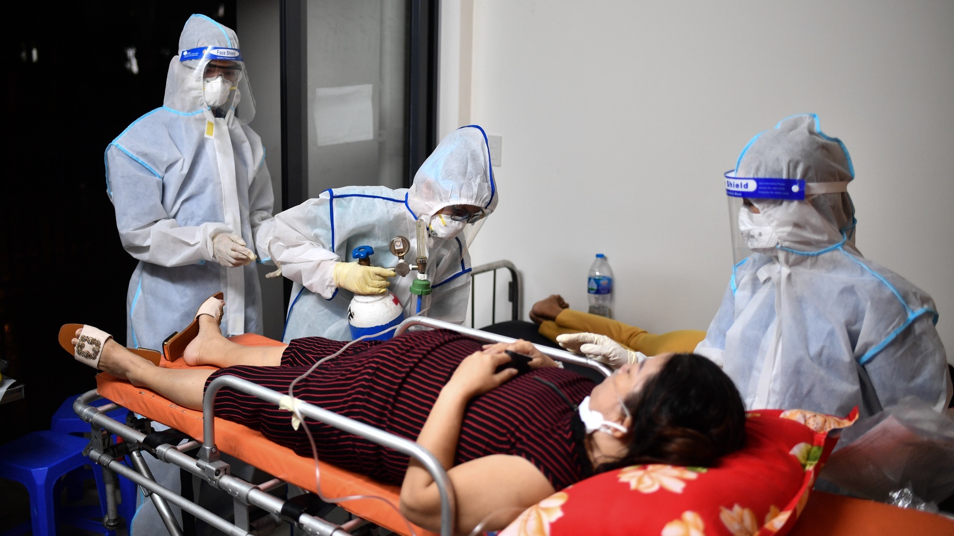 dich Covid-19 bung phat anh 4