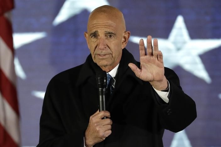 Bat than tin cua ong Trump vi cao buoc lam viec cho nuoc ngoai hinh anh