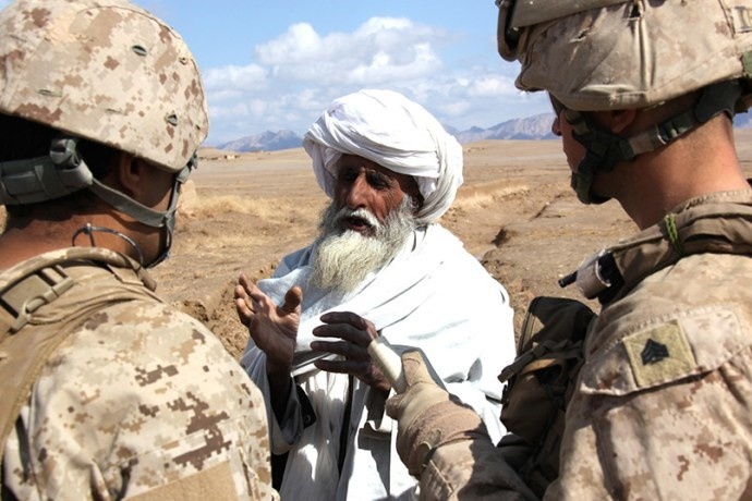 Phien dich vien bi chat dau o Afghanistan hinh anh