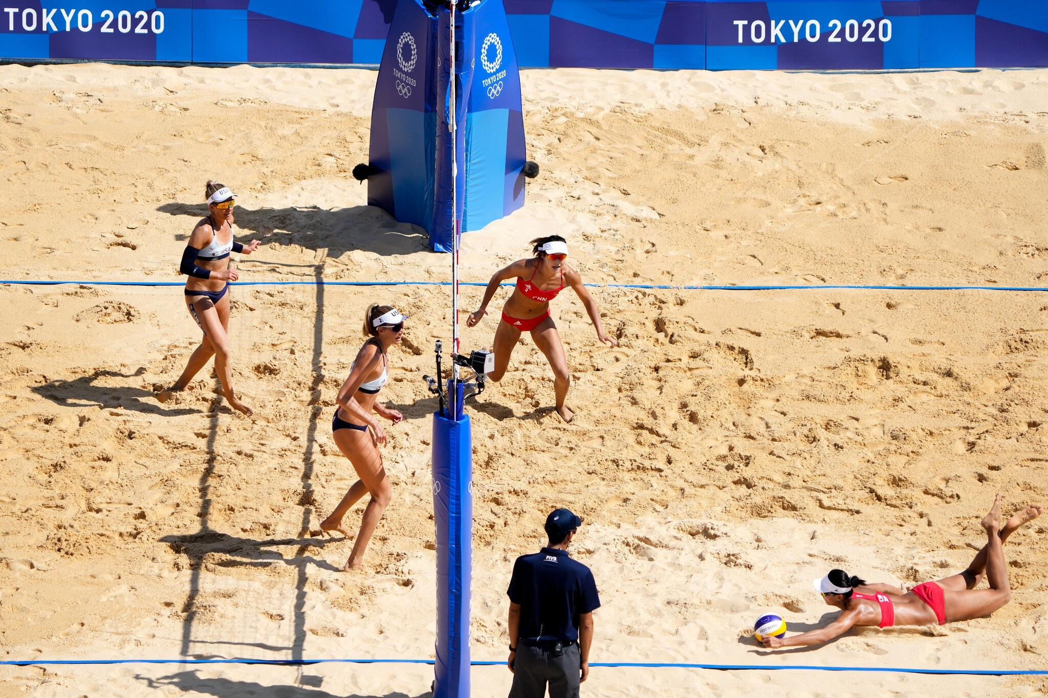 van dong vien bi kiem soat an mac anh 5