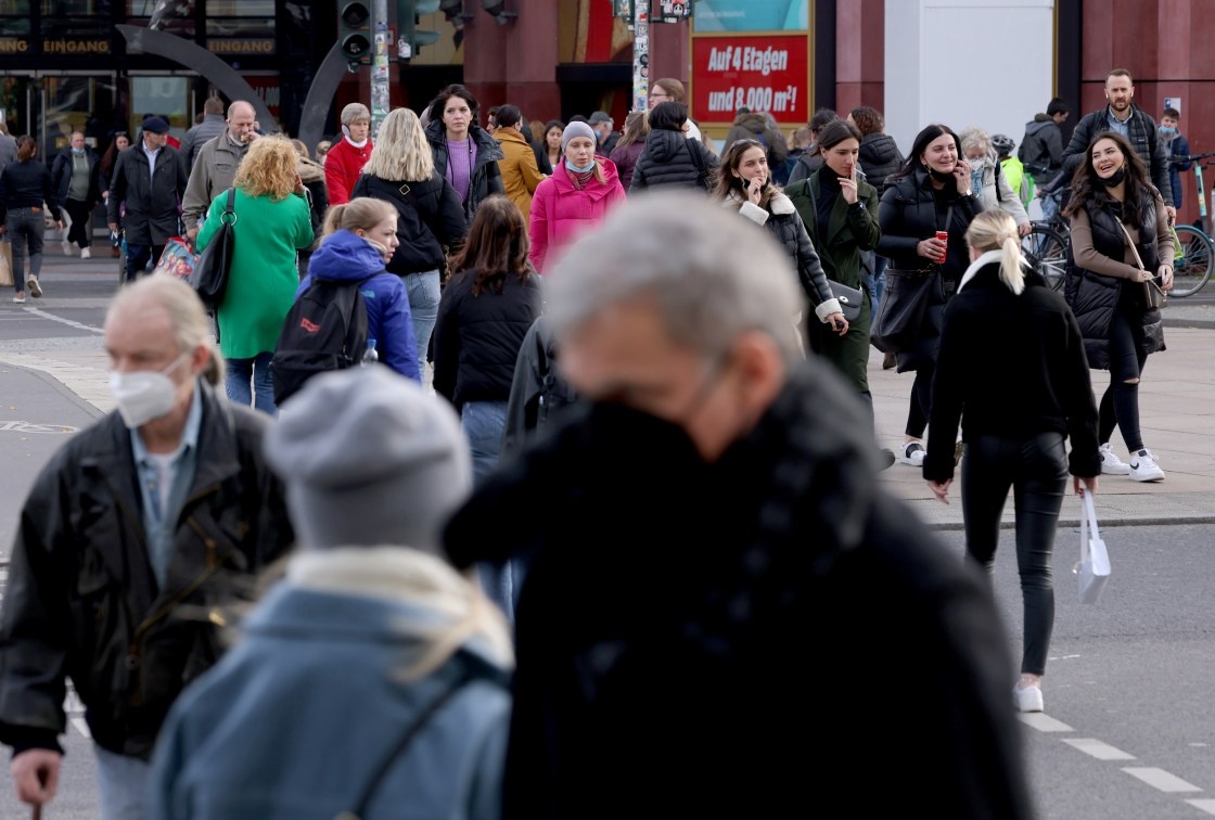 dich Covid-19 bung phat o chau Au anh 1