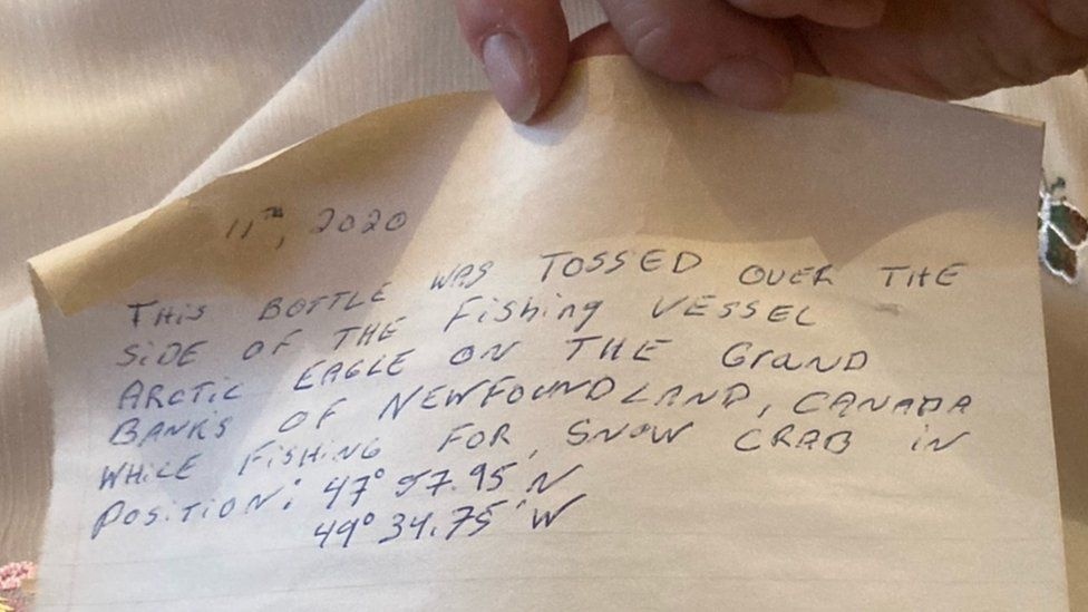 binh nuoc troi dat hon 5.000km anh 1