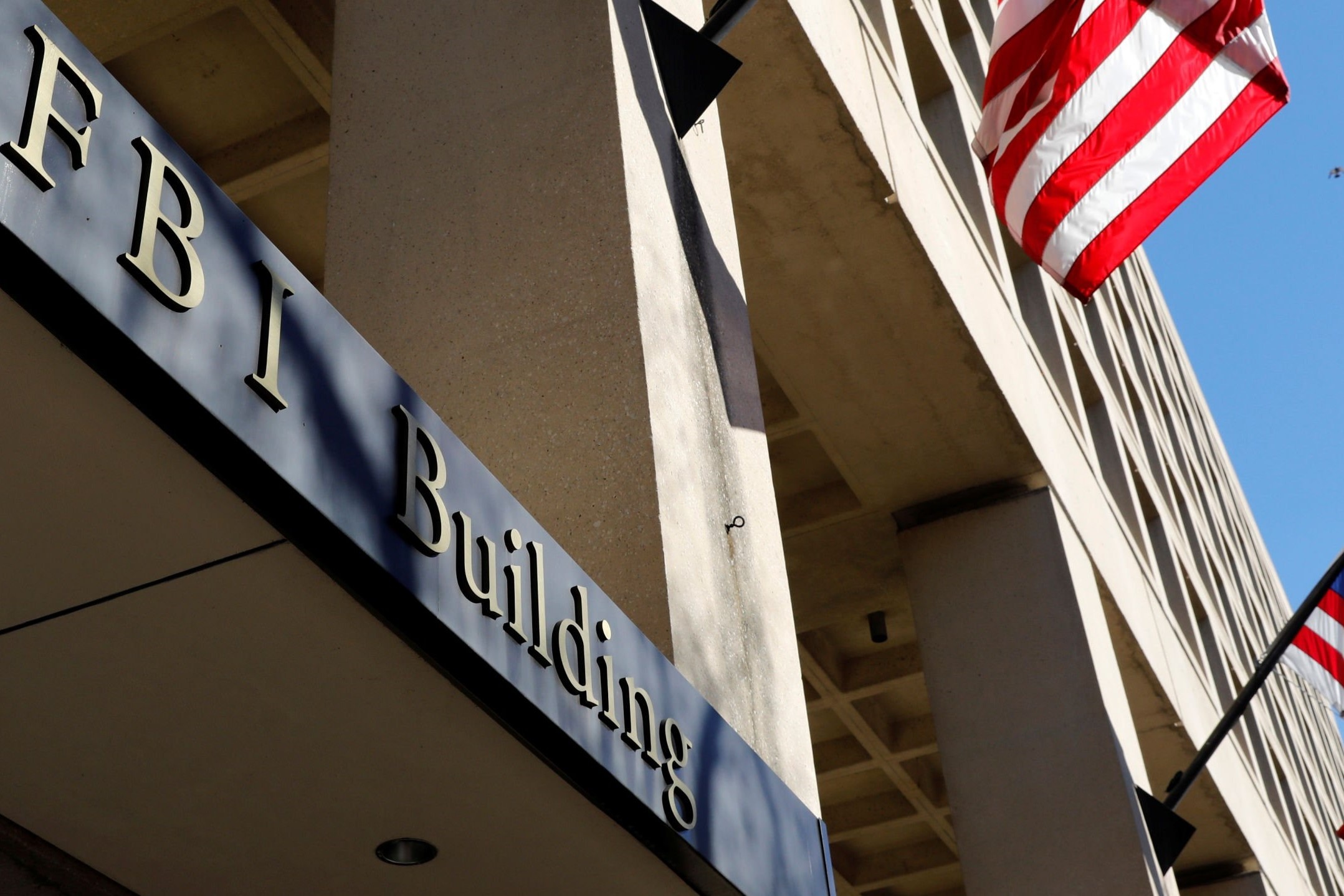 Tranh cai vu FBI dung anh kheu goi cua dong nghiep de du toi pham hinh anh