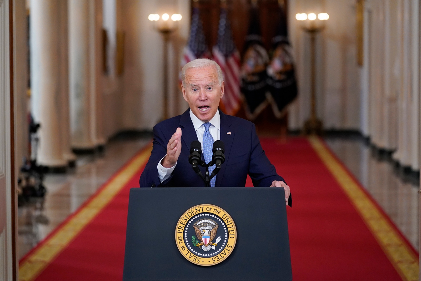 Ong Biden the truy duoi khung bo, 'chua xong viec' voi ISIS-K hinh anh
