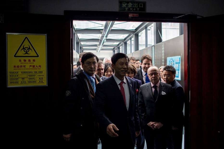 ben trong phong thi nghiem vu han anh 2