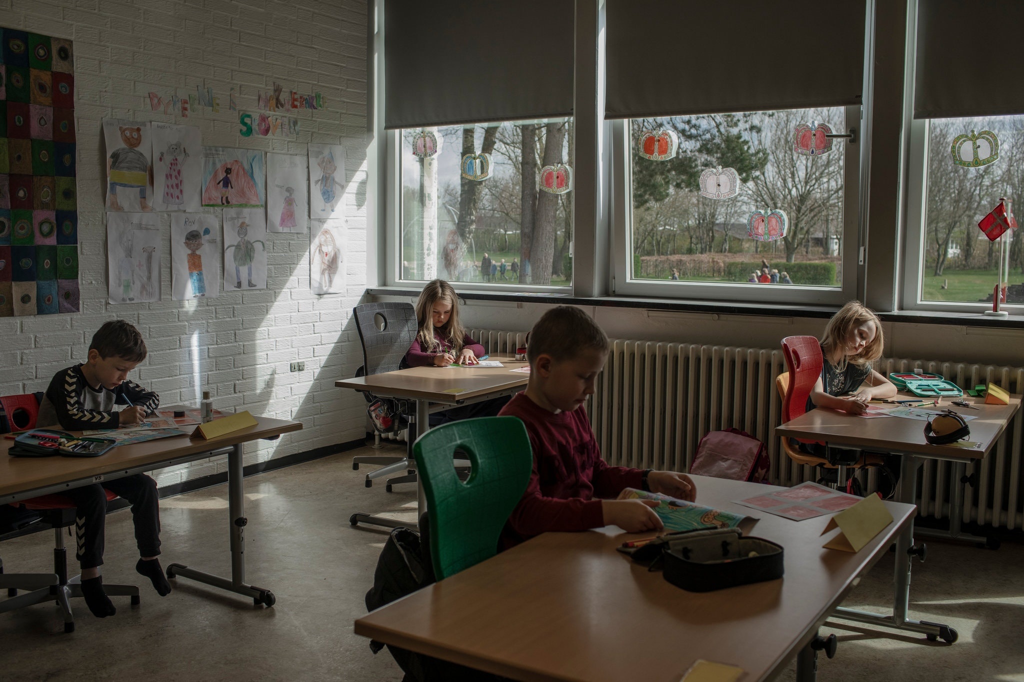 mo cua hau covid-19 anh 1