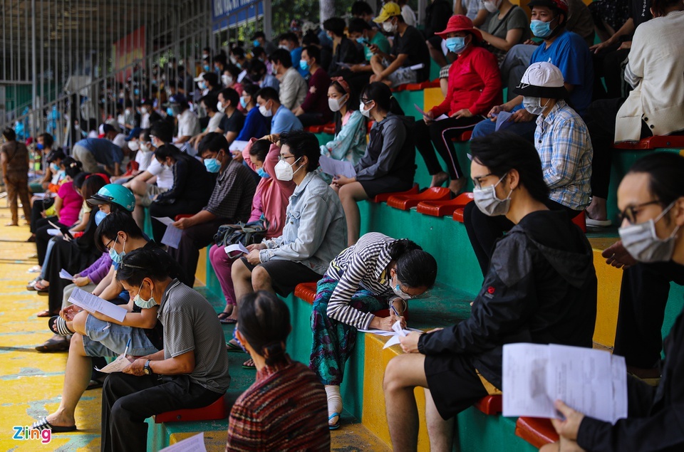 TP.HCM phan bo them vaccine Covid-19 anh 1