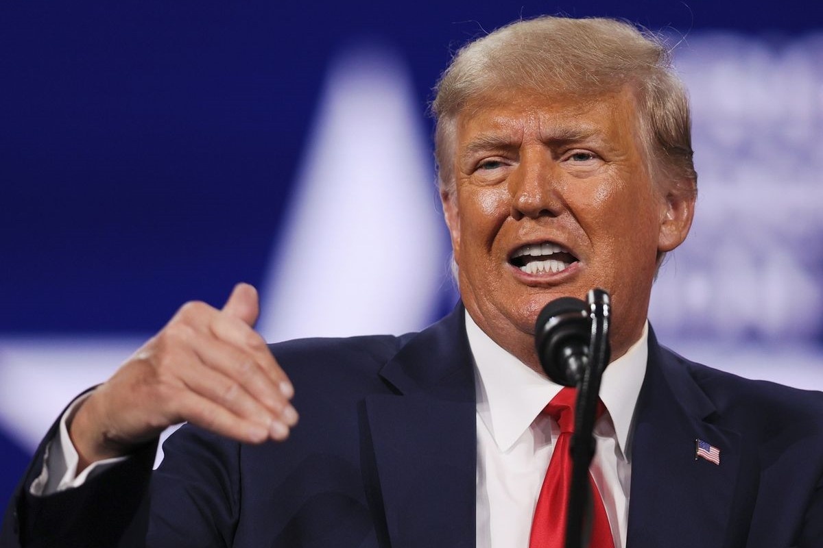 Ong Trump ngan nhan vien cu khai bao ve vu bao loan o Dien Capitol hinh anh