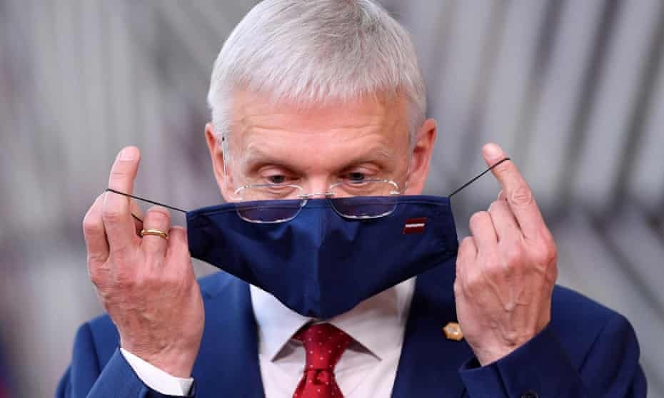 Nuoc dau tien tai phong toa trong lan song Covid-19 moi o chau Au hinh anh