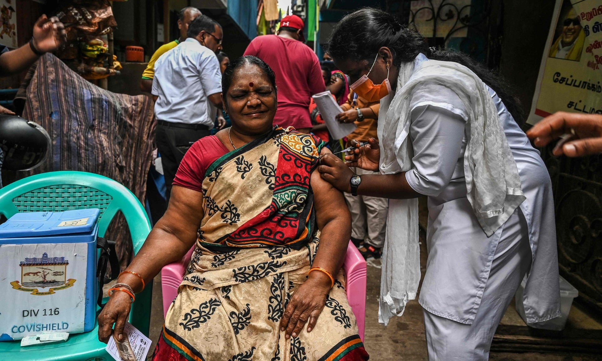 Quoc gia co ty le chenh lech tiem chung lon nhat the gioi hinh anh