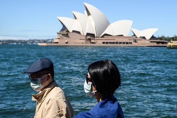 Giao su Australia: Neu dan chu quan, dich benh co the bung lai hinh anh