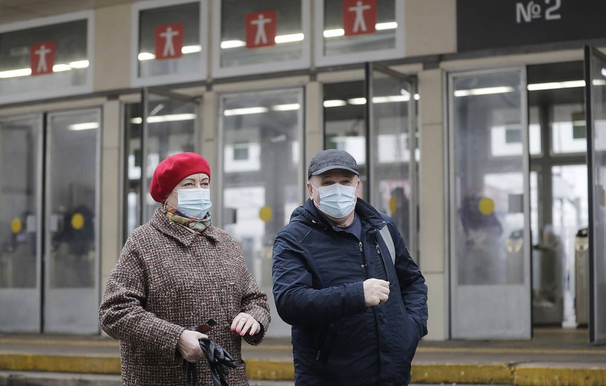 Nguoi Viet o Moscow: Toi phai dua con vao rung tranh dich hinh anh