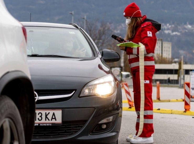 Tam diem cua cuoc chien chong lan song Covid-19 moi o nhieu nuoc hinh anh