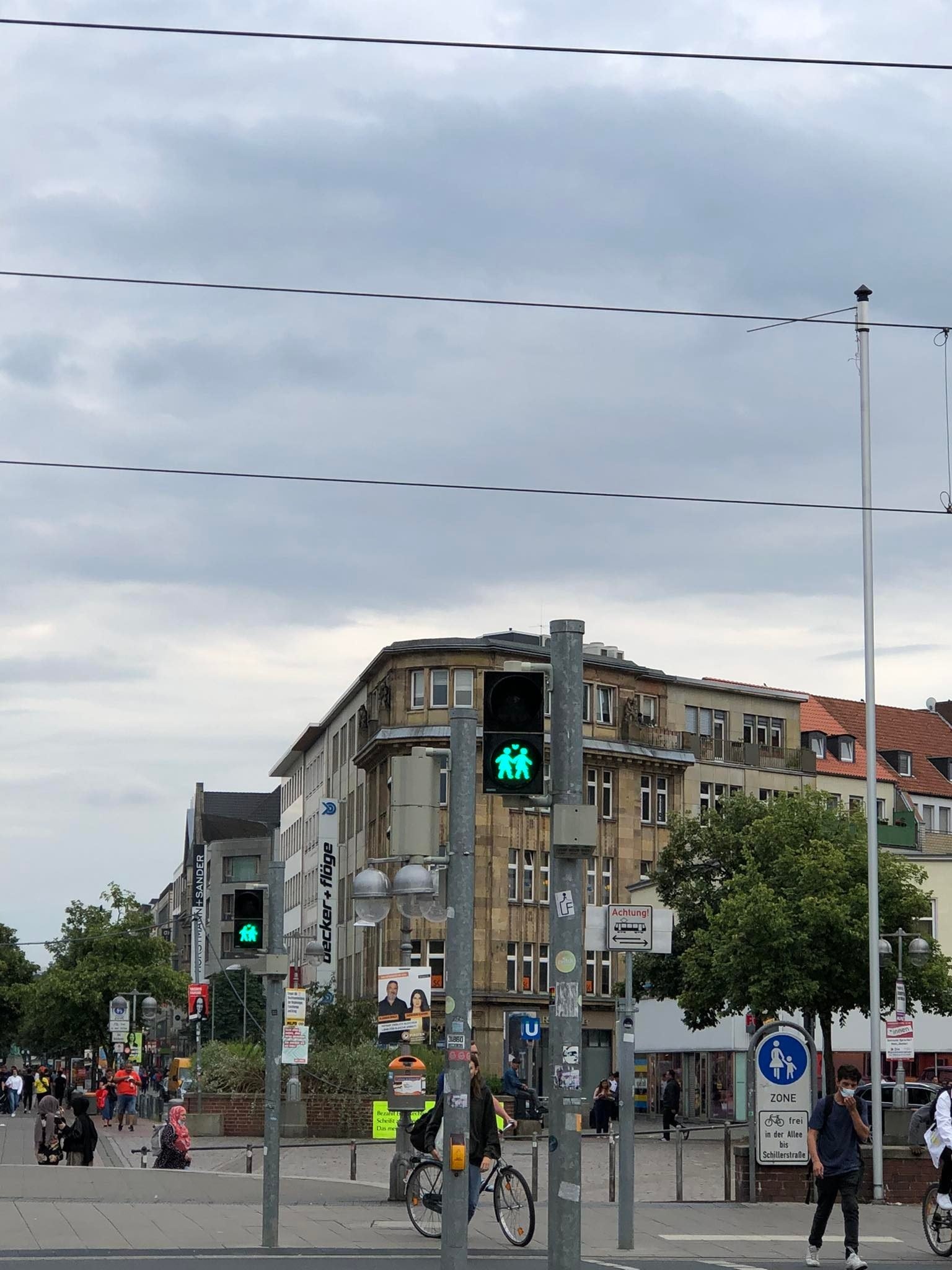 dich Covid-19 bung phat o chau Au anh 3