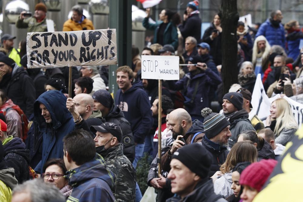 bieu tinh chong quy tac phong dich o Bi anh 4