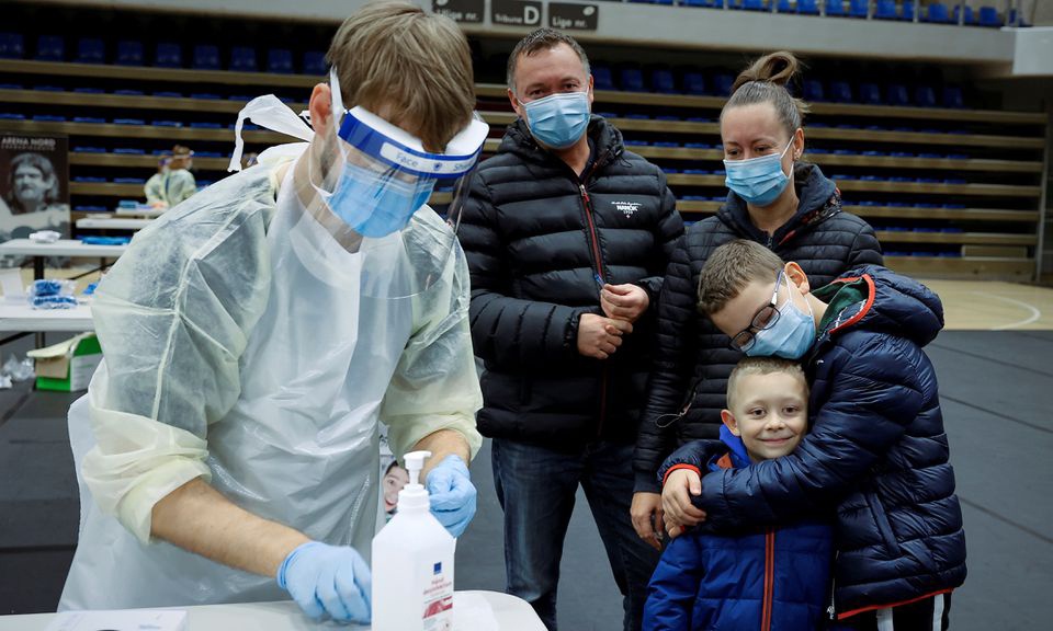 Dieu gi giup Dan Mach chong do lan song Covid-19 tot hon Duc va My? hinh anh