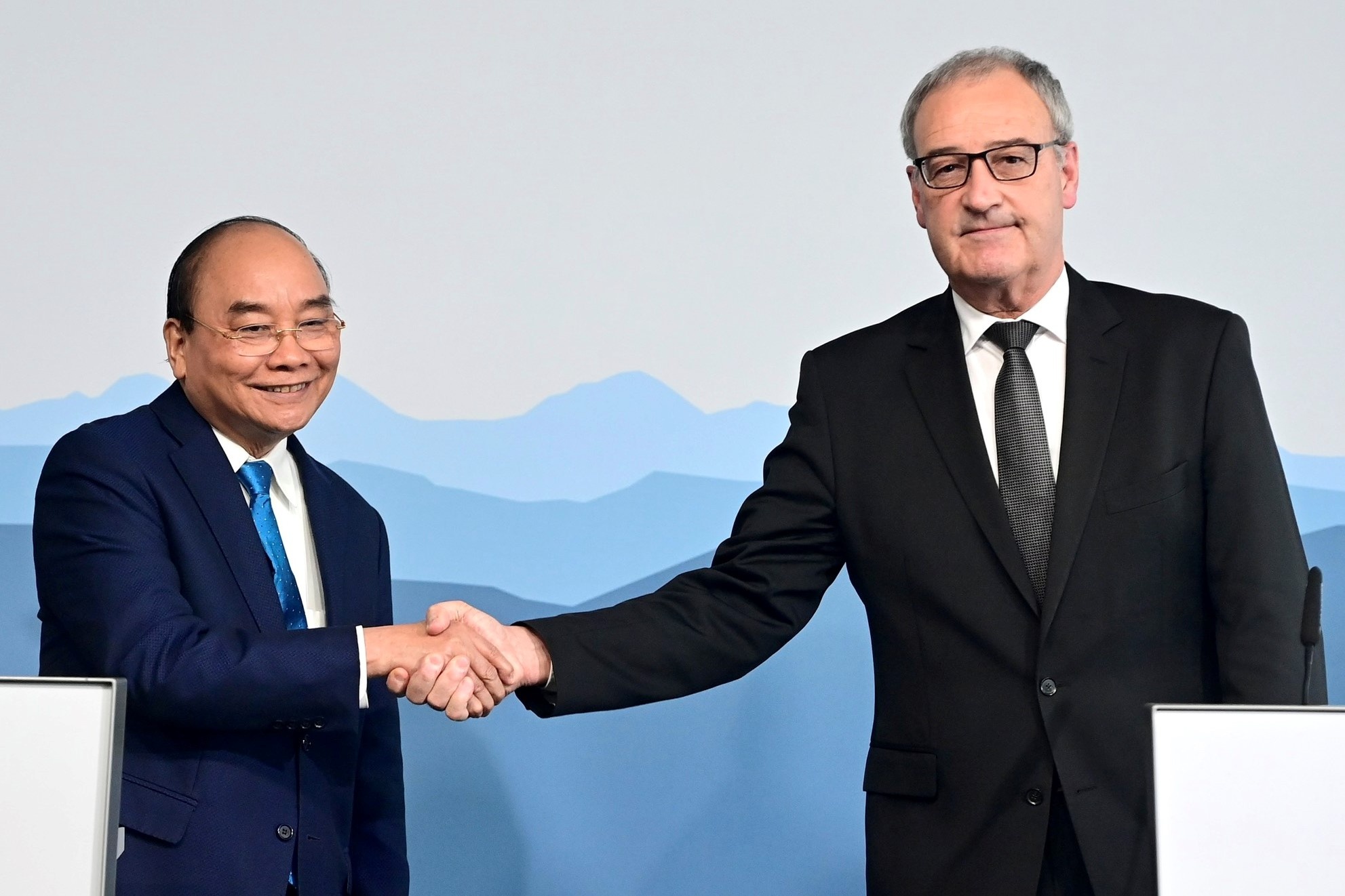 Chu tich nuoc de nghi thuc day hop tac doi moi sang tao voi Thuy Si hinh anh