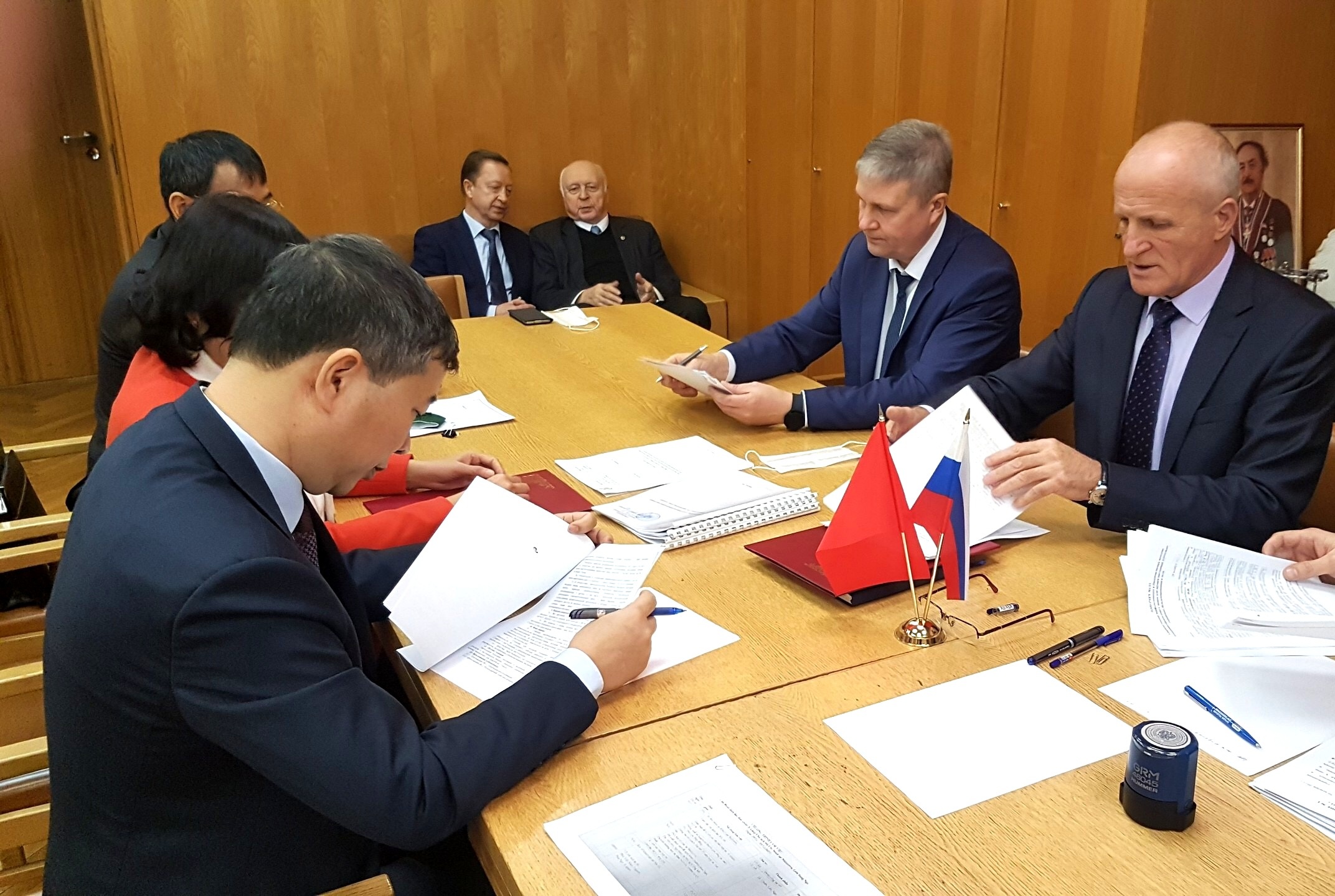 VN lam viec voi vien cua Nga ve bao quan thi hai Chu tich Ho Chi Minh hinh anh