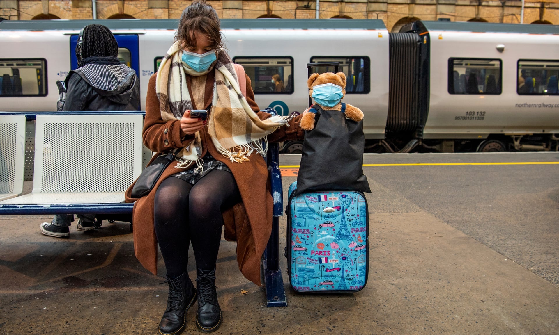 Anh ghi nhan hon 12.000 ca nhiem bien chung Omicron trong mot ngay hinh anh