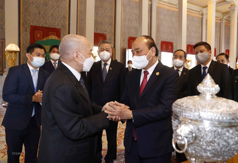 Hoang gia Campuchia don Chu tich nuoc Nguyen Xuan Phuc hinh anh