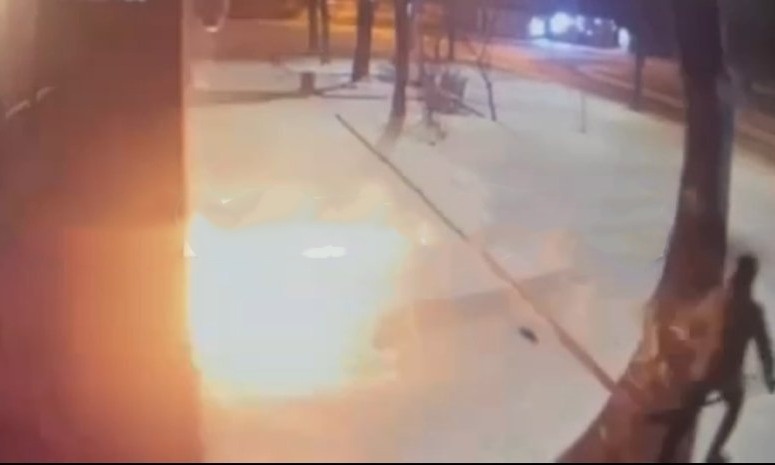 Lanh su quan Nga tai Ukraine bi tan cong bang bom xang anh 1