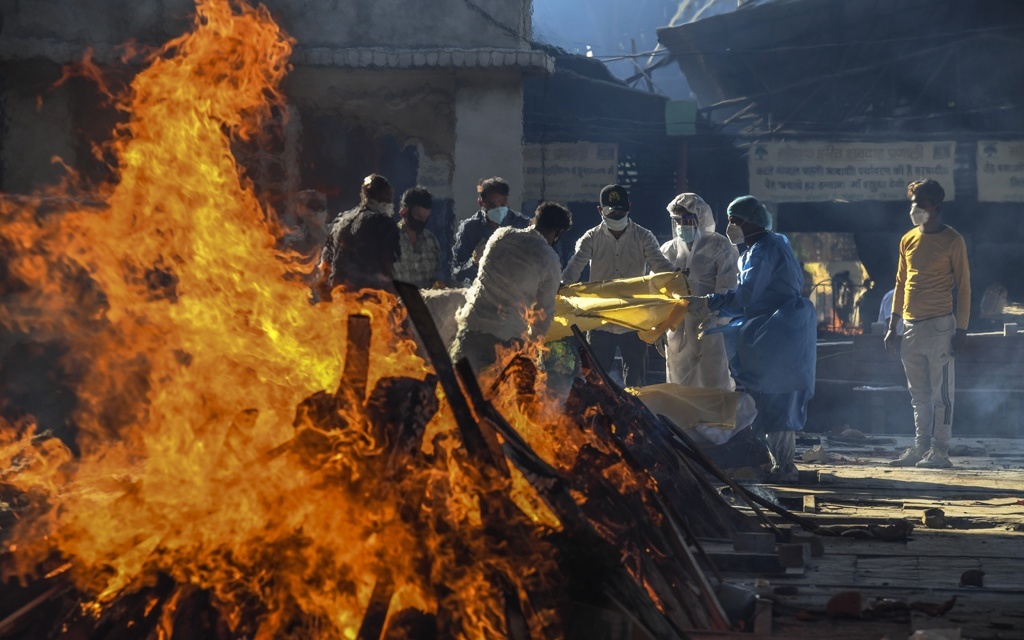 Lan song Omicron ap toi, nguoi An Do hoi tuong ve ac mong Delta hinh anh