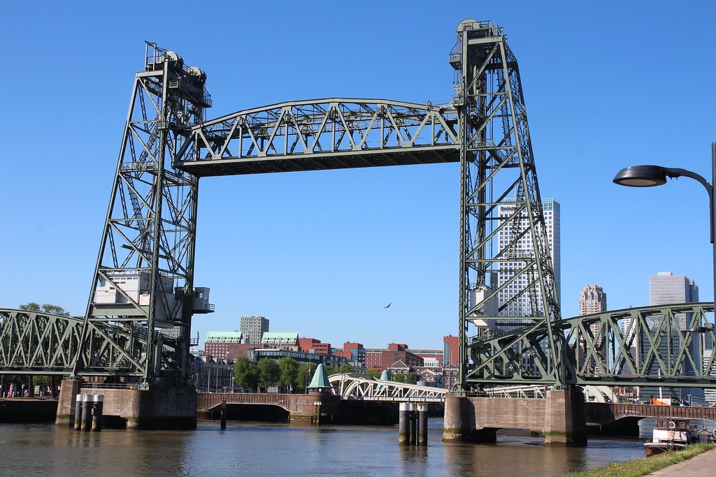 Thi truong Ha Lan giai thich tin do cau vi thuyen cua ty phu Bezos hinh anh