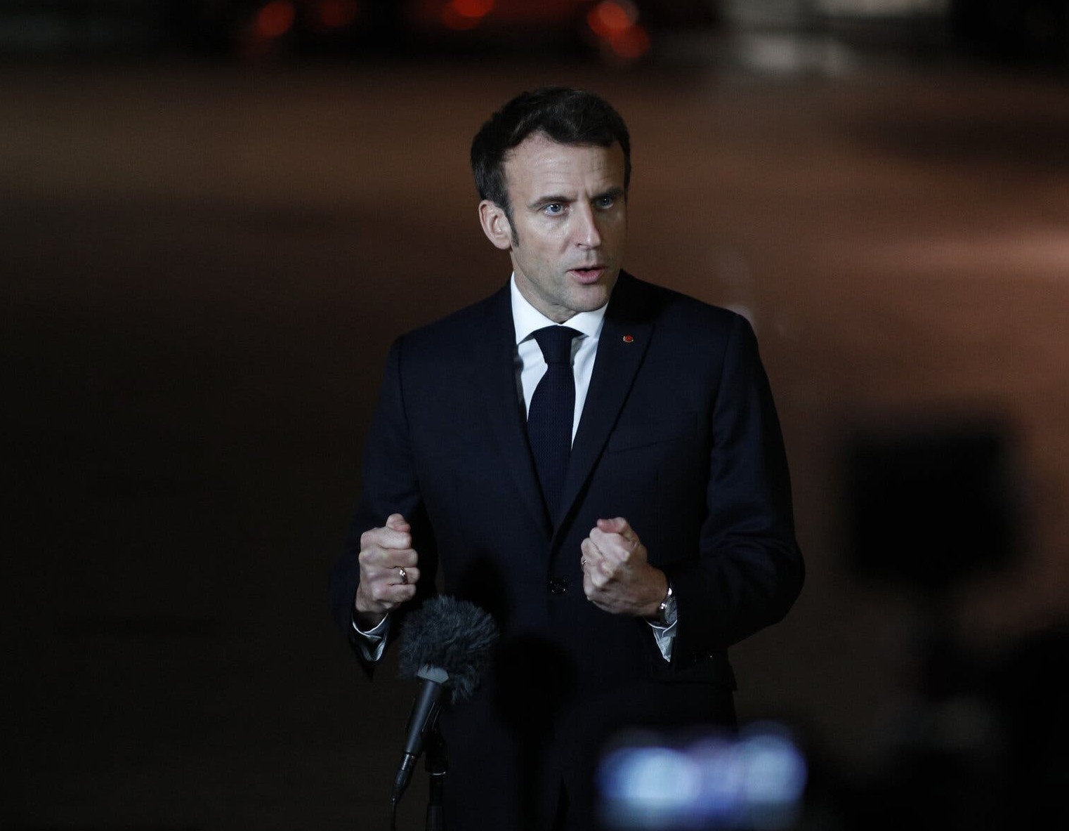 Toan tinh cua ong Macron hinh anh