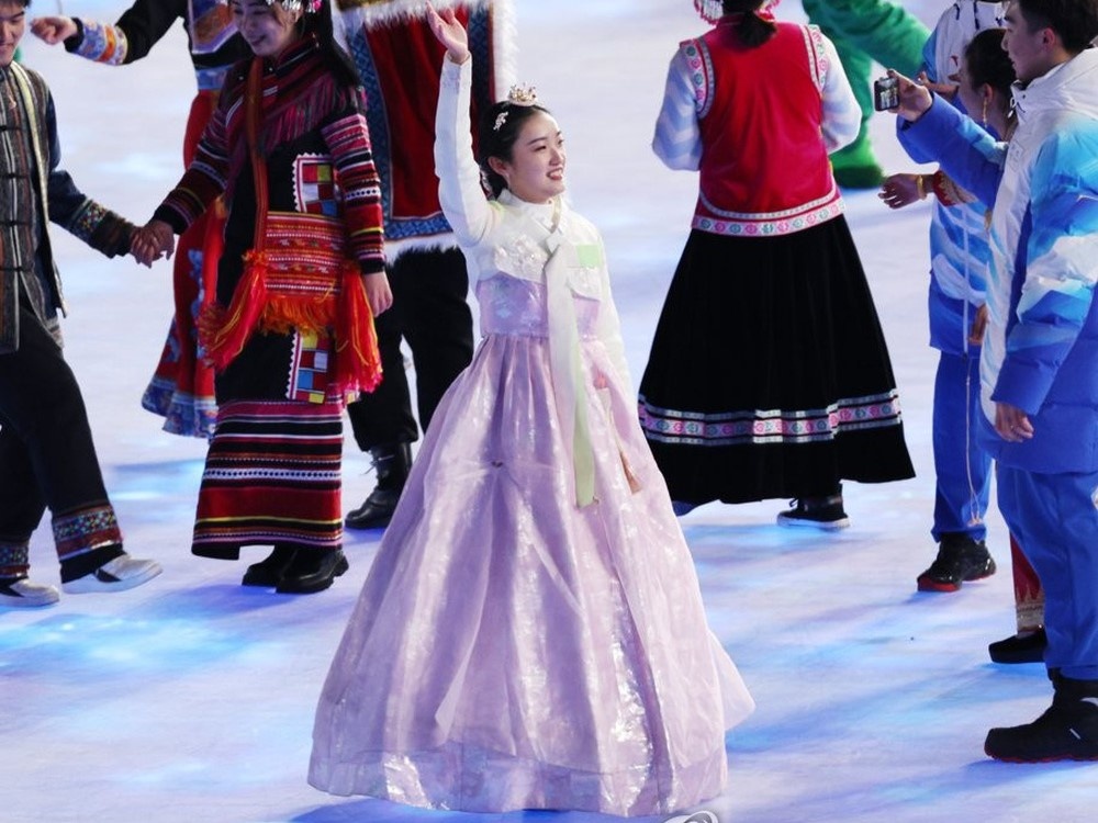 'Tang bang chim' ben duoi vu kien tung tren san bang Olympic hinh anh