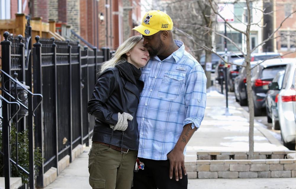 Nguoi phu nu Ukraine lam dam cuoi o My roi ve nuoc ho tro quan doi hinh anh