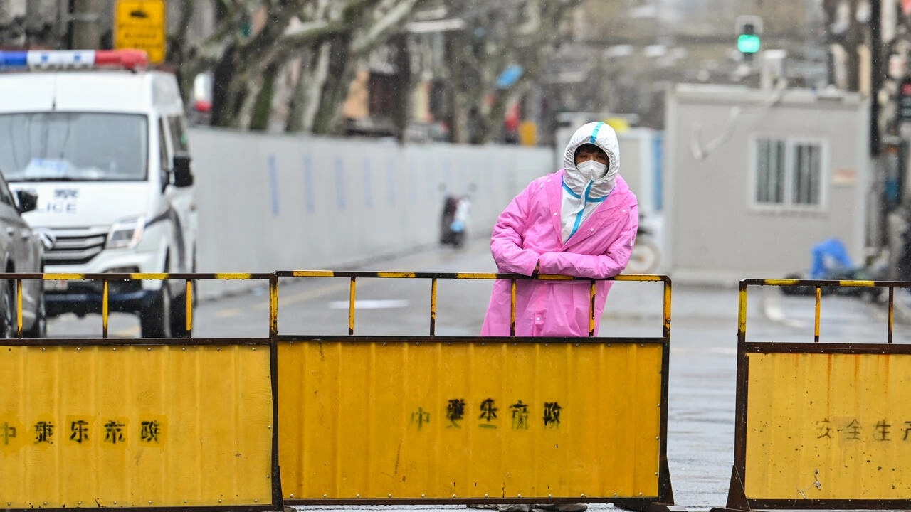 Cu dan thanh pho lon nhat Trung Quoc do xo tich tru thuc pham hinh anh