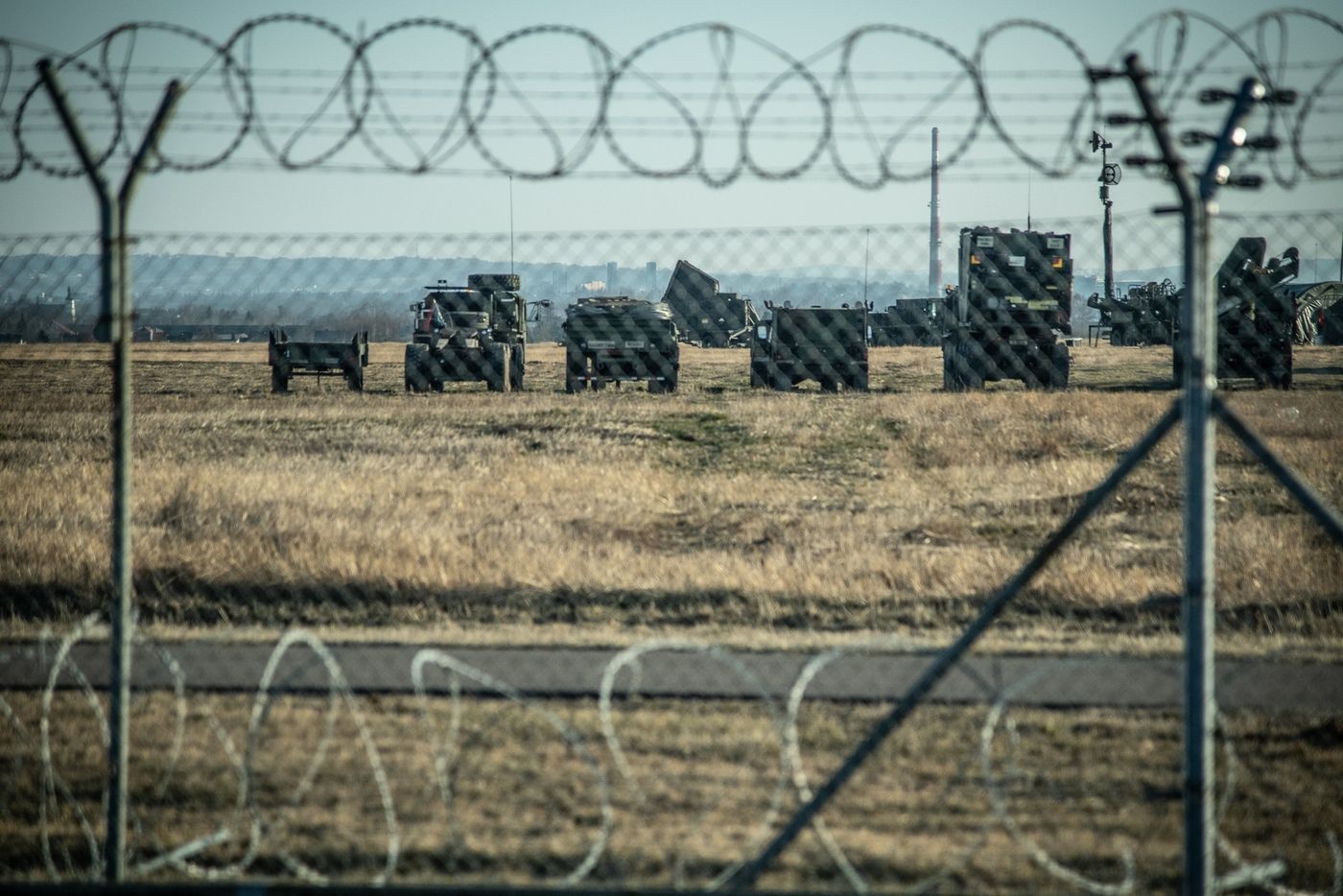 Cuoc chay dua vien tro vu khi cho Ukraine qua bien gioi Ba Lan hinh anh