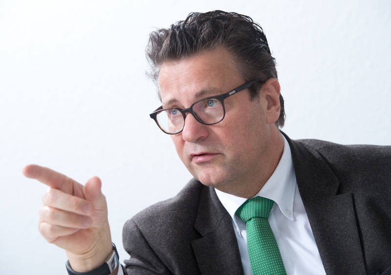 Quan chuc Duc keu goi nguoi dan 'chiu lanh' de trung phat Nga hinh anh